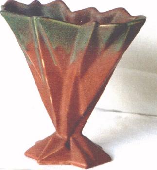 Muncie 307 Ruba Rombic fan vase